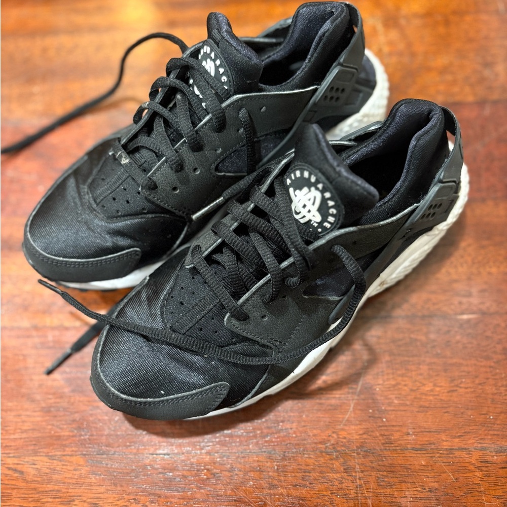 Nike Black and White Women's Sneakers